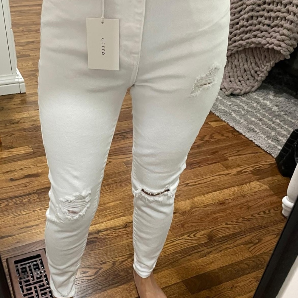 Cello white high waisted distressed skinny jeans❤️❤️ NWT